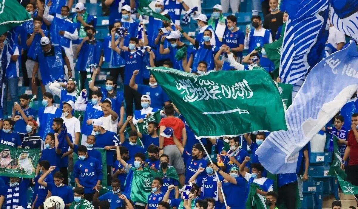 سنگ تمام هواداران الهلال برای دروازه بان نساجی+ عکس