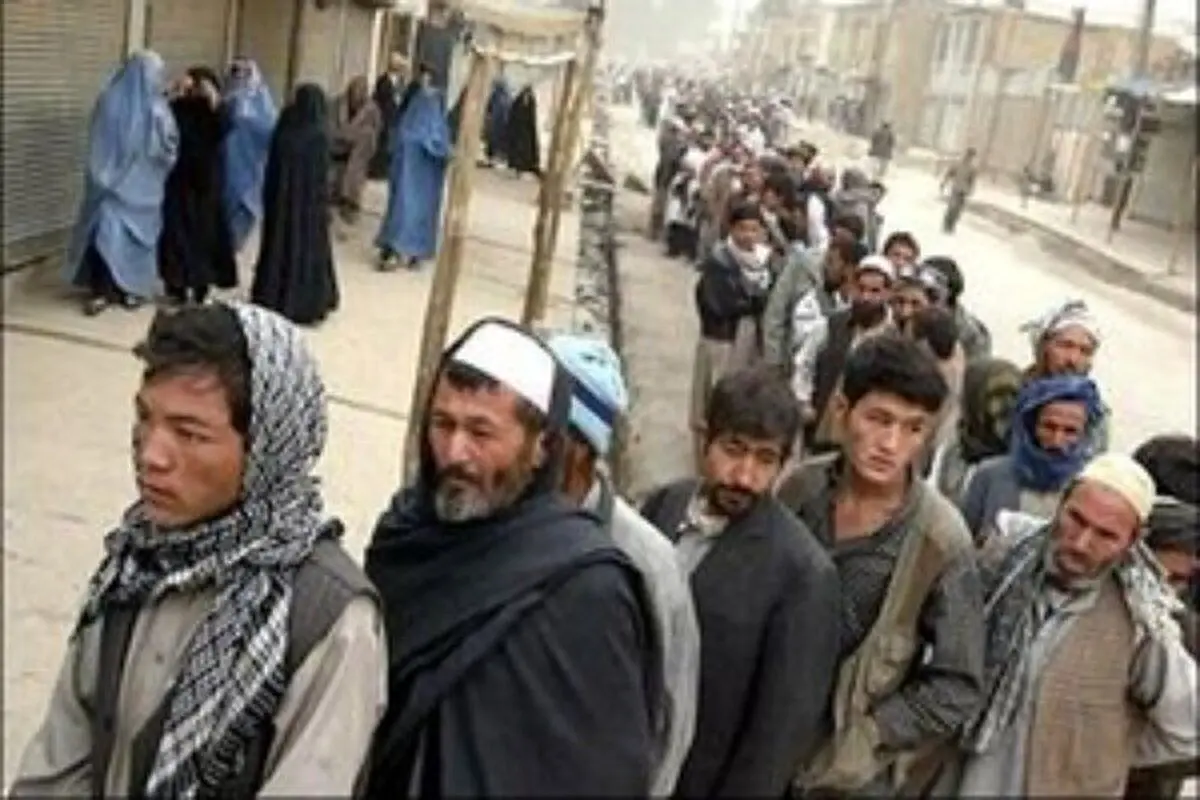 حمله برخی از افراد در شهر قزوین به خانه اتباع غیرقانونی! + فیلم