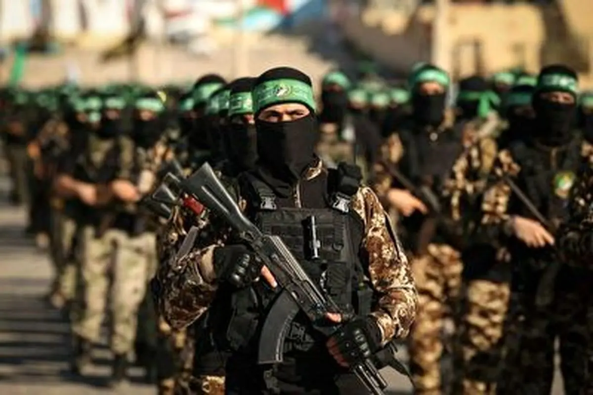 عكس يادگارى نيروهاى فلسطينى با پیرزن اسیر اسرائیلی+ فیلم