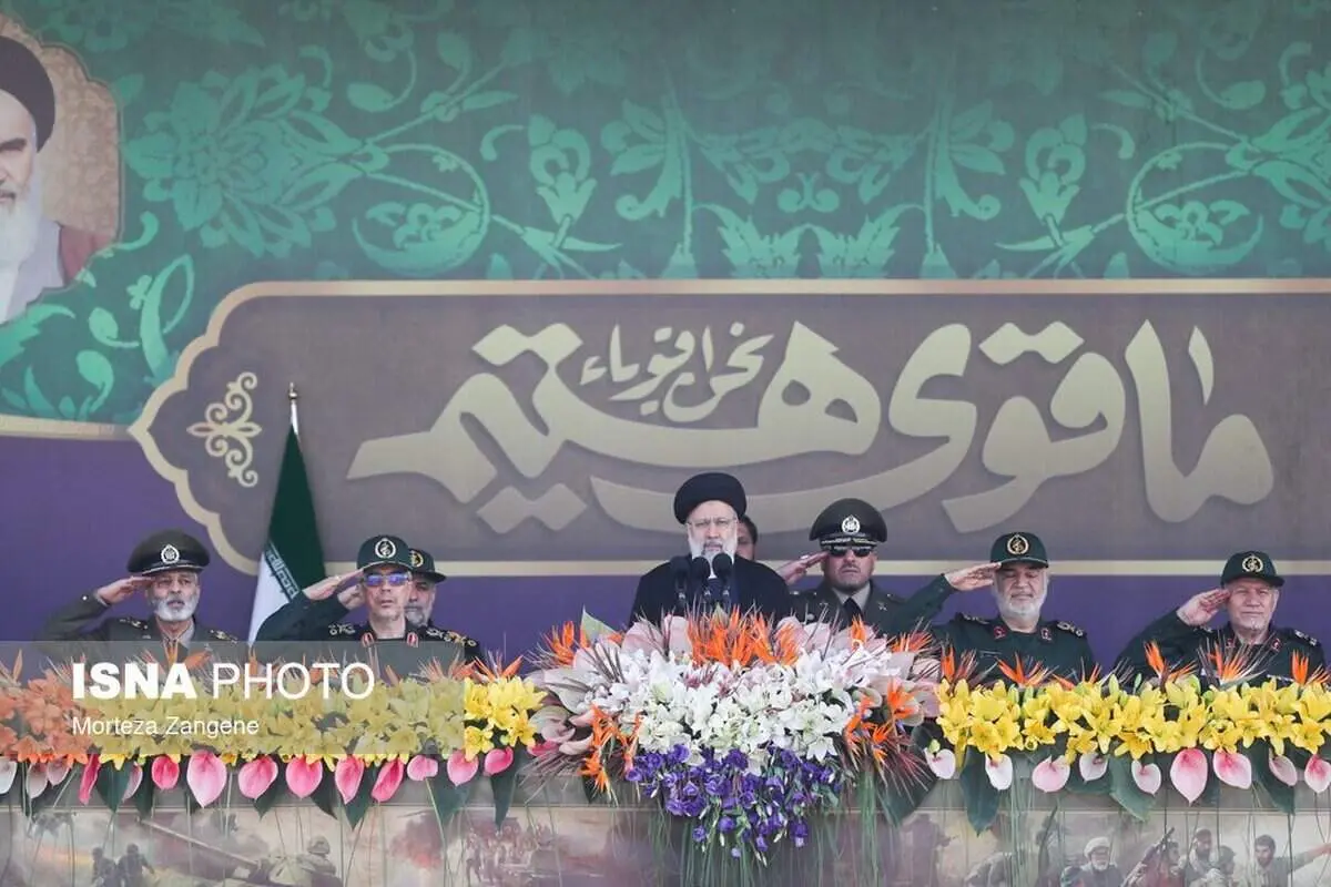 احترام نظامی فرماندهان بلندپایه ارتش و سپاه به رئیسی+ عکس