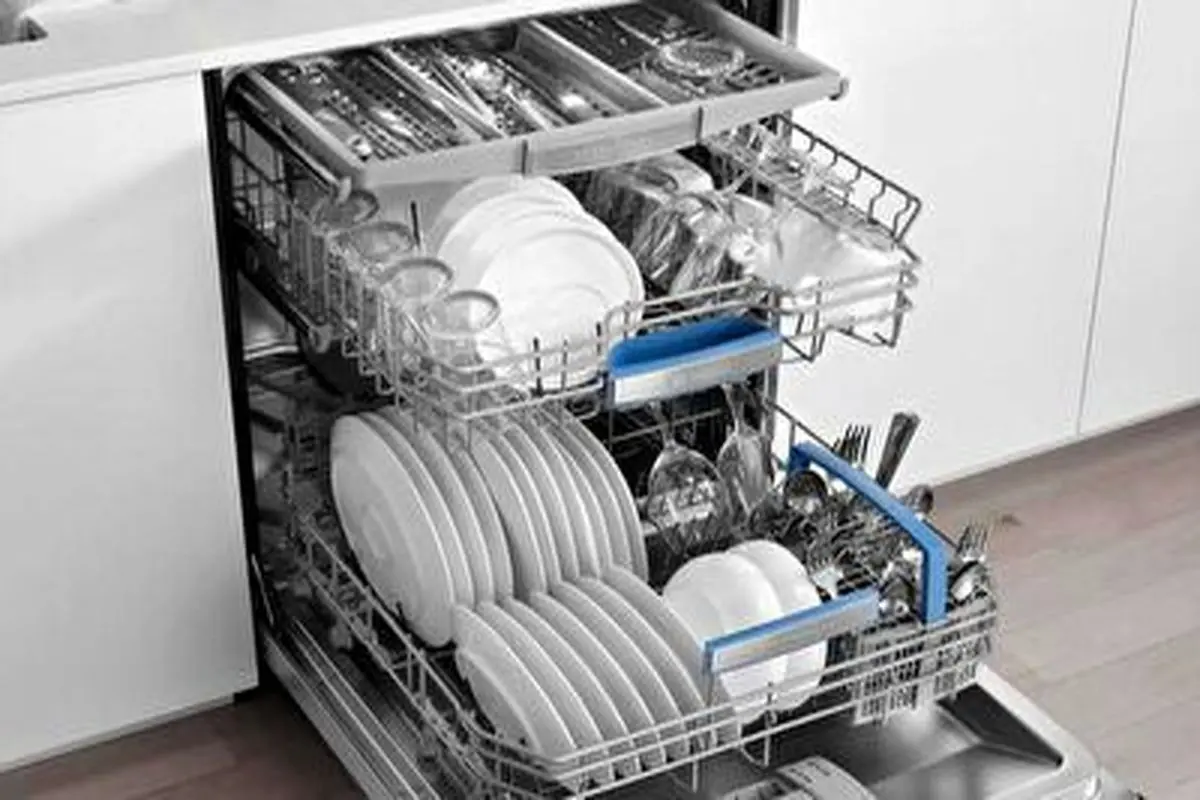 نمای داخلی ماشین ظرفشویی هنگام ظرف شستن+ فیلم