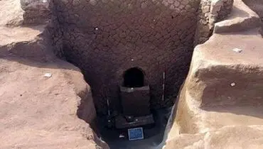 کشف مقبره‌ای با نقاشی «سگ جهنم» در پروژه انتقال آب+ عکس