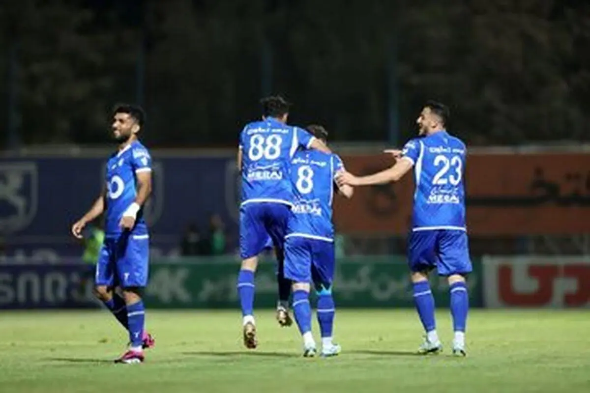 استقلال از تهران کوچ میکند
