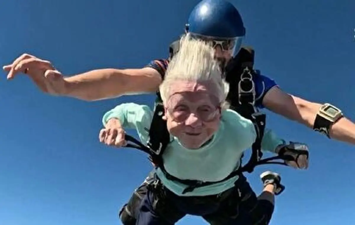مسن‌ترین چترباز جهان پس از ثبت رکورد درگذشت+ فیلم