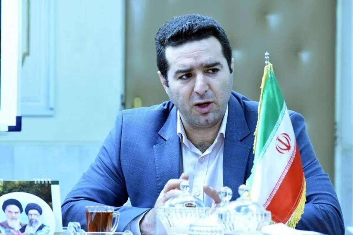 افتتاح سالن کشتی در لرستان با دو ستون در وسط تشک!+ عکس
