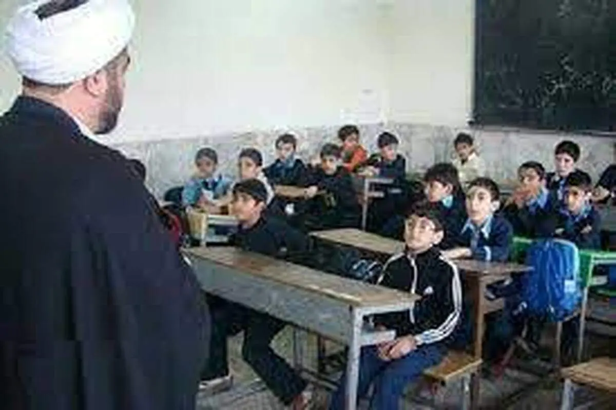  چرا صدها طلبه در آموزش و پرورش استخدام شدند؟