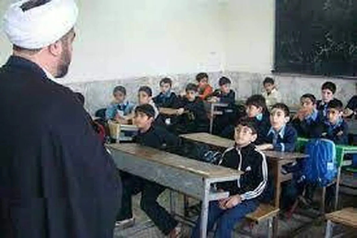  چرا صدها طلبه در آموزش و پرورش استخدام شدند؟