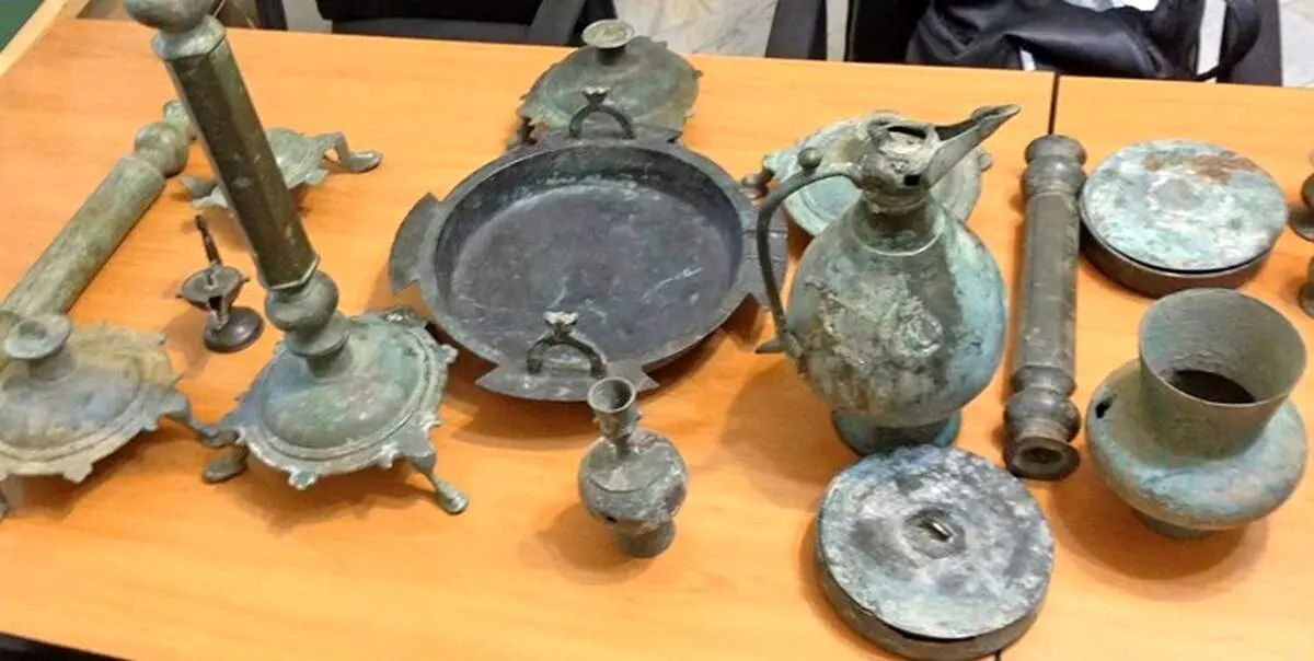 کشف ۲ چمدان پر از عتیقه در ری