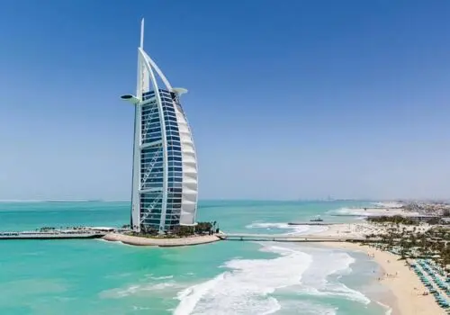 مقایسه سفر با اتوبوس یا قطار؛ کدام یک بهتر است؟