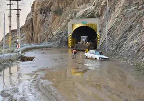 مسدود شدن جاده کندوان به دلیل بارش سنگین برف 