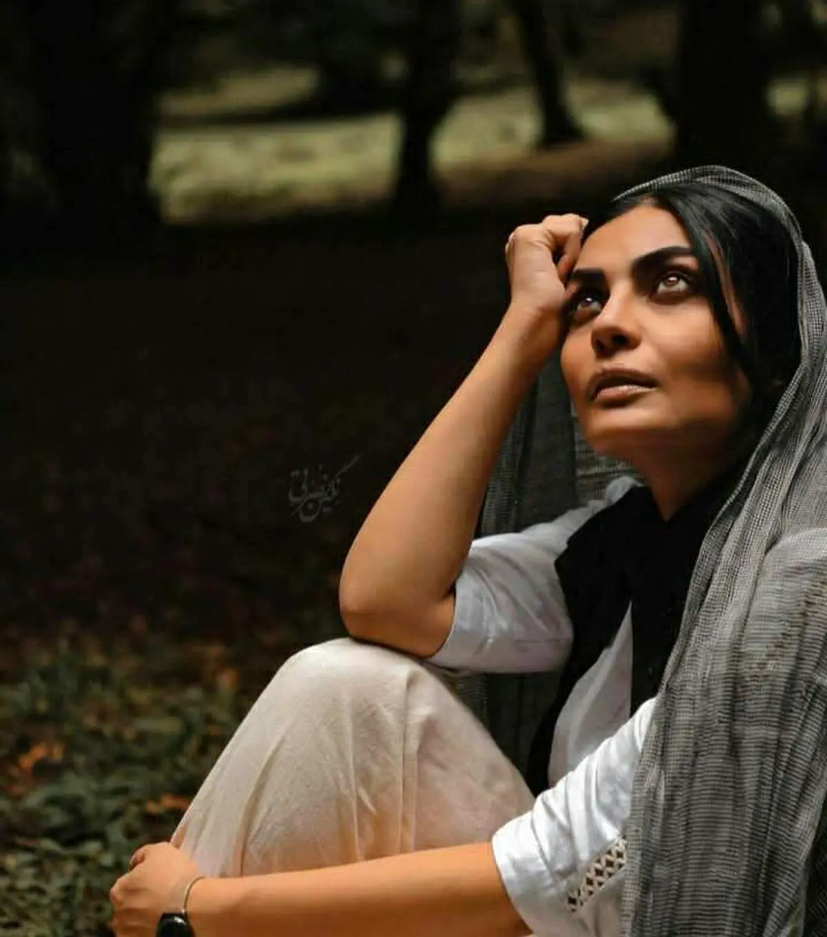 فوتوشات های جنجالی خانم بازیگر معروف در دل طبیعت!+ تصاویر