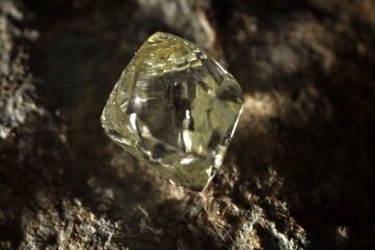این الماس ها ۷۰۰ میلیون سال جان سالم به در بردند!+ عکس