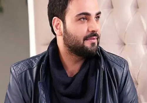 سکوت احسان علیخانی شکست؛ واکنش آقای مجری به تغییر چهره عجیبش!+ عکس