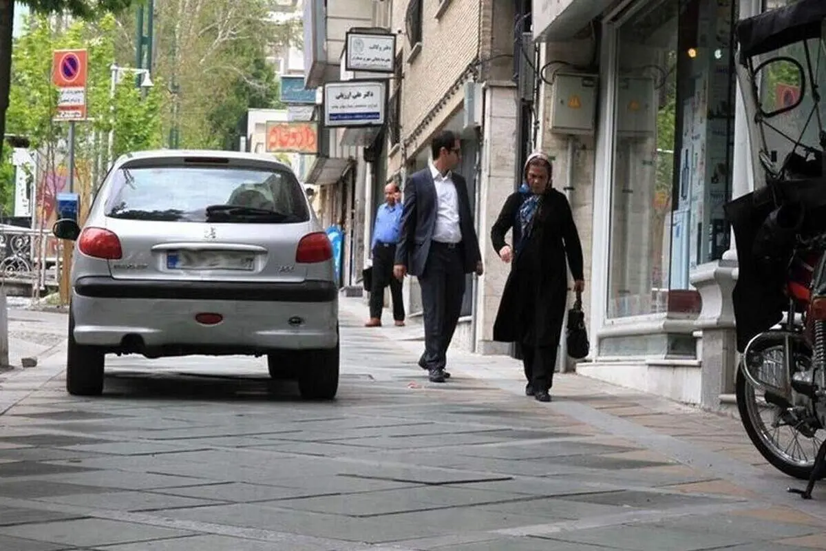 امکان تشکیل پرونده قضایی برای توقف در پیادهرو