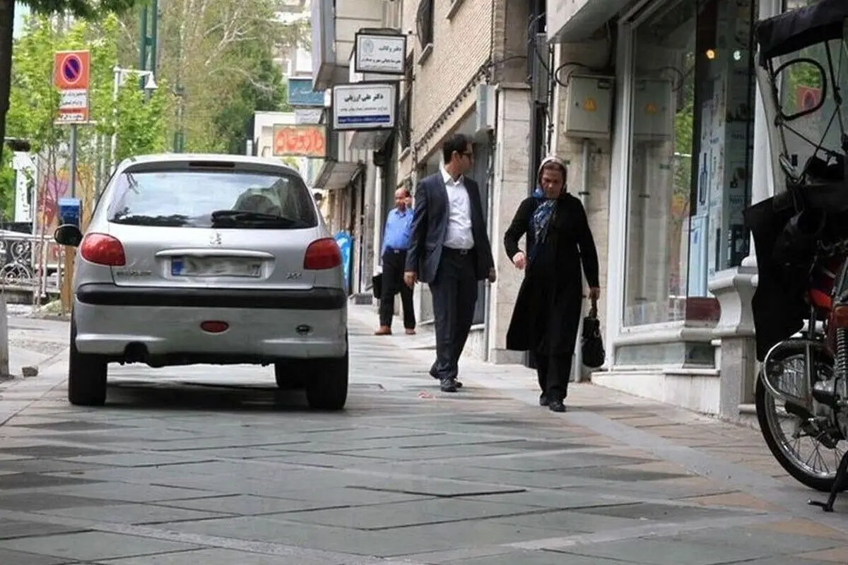 امکان تشکیل پرونده قضایی برای توقف در پیادهرو