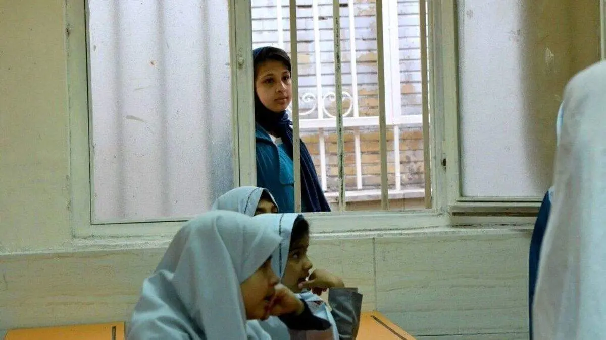 ترک تحصیل ۴۰۰۰ دانش آموز به دلیل هزینه میلیونی سرویس مدارس!