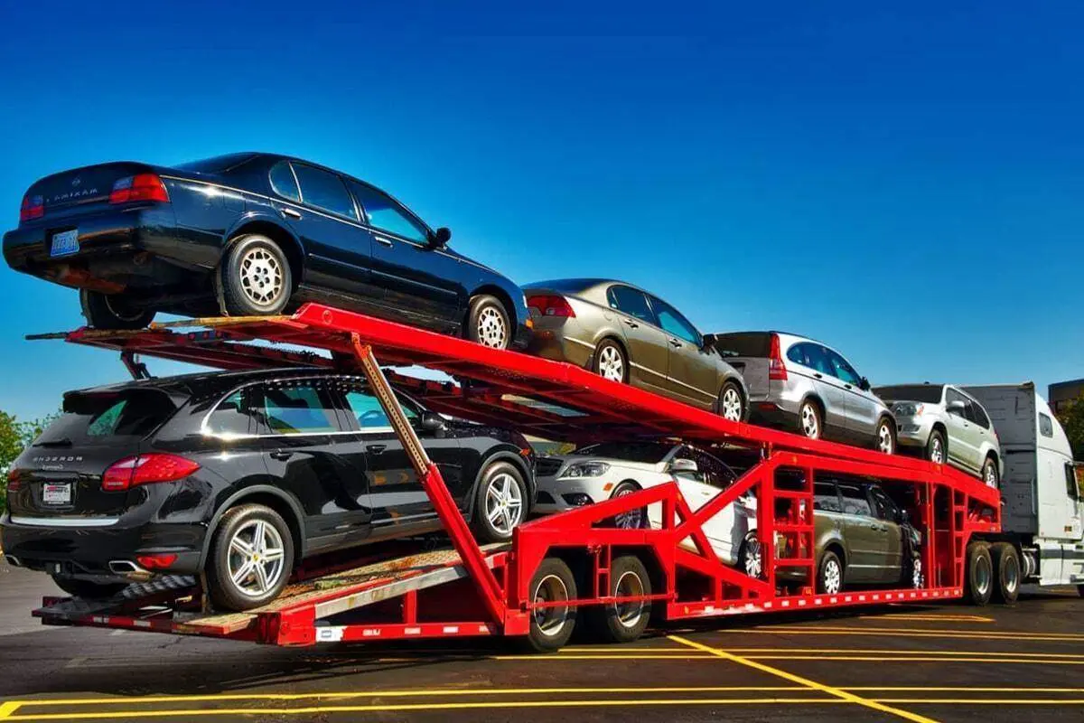 خودروهای وارداتی باید در کوتاهترین زمان عرضه شوند