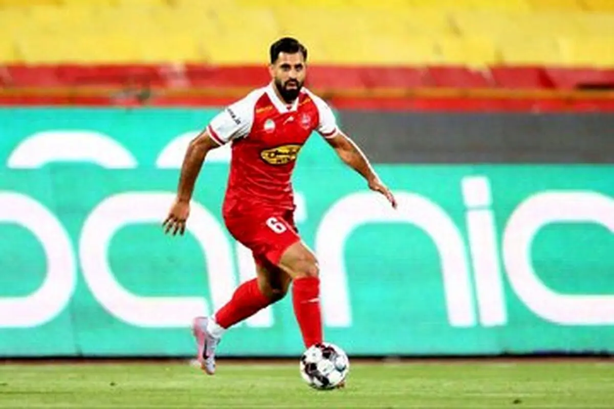 تشویق جنجالی مدافع ۱۰۰ میلیاردی پرسپولیس توسط هواداران!