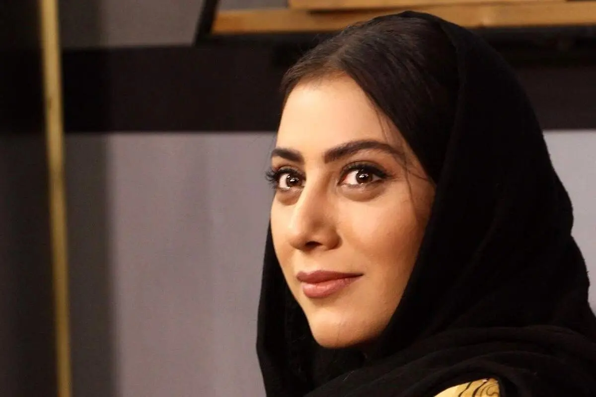 حمله سارقان با قمه به مونا فرجاد+ عکس