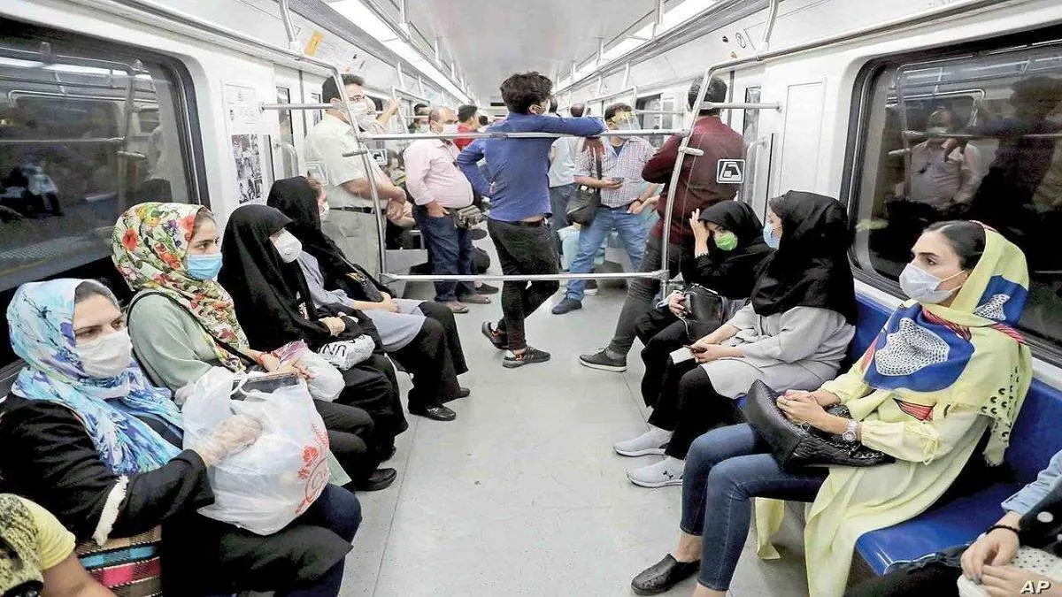 اجرای طرح ممانعت از ورود مردان به واگنهای زنان در متروی تهران+ تصاویر