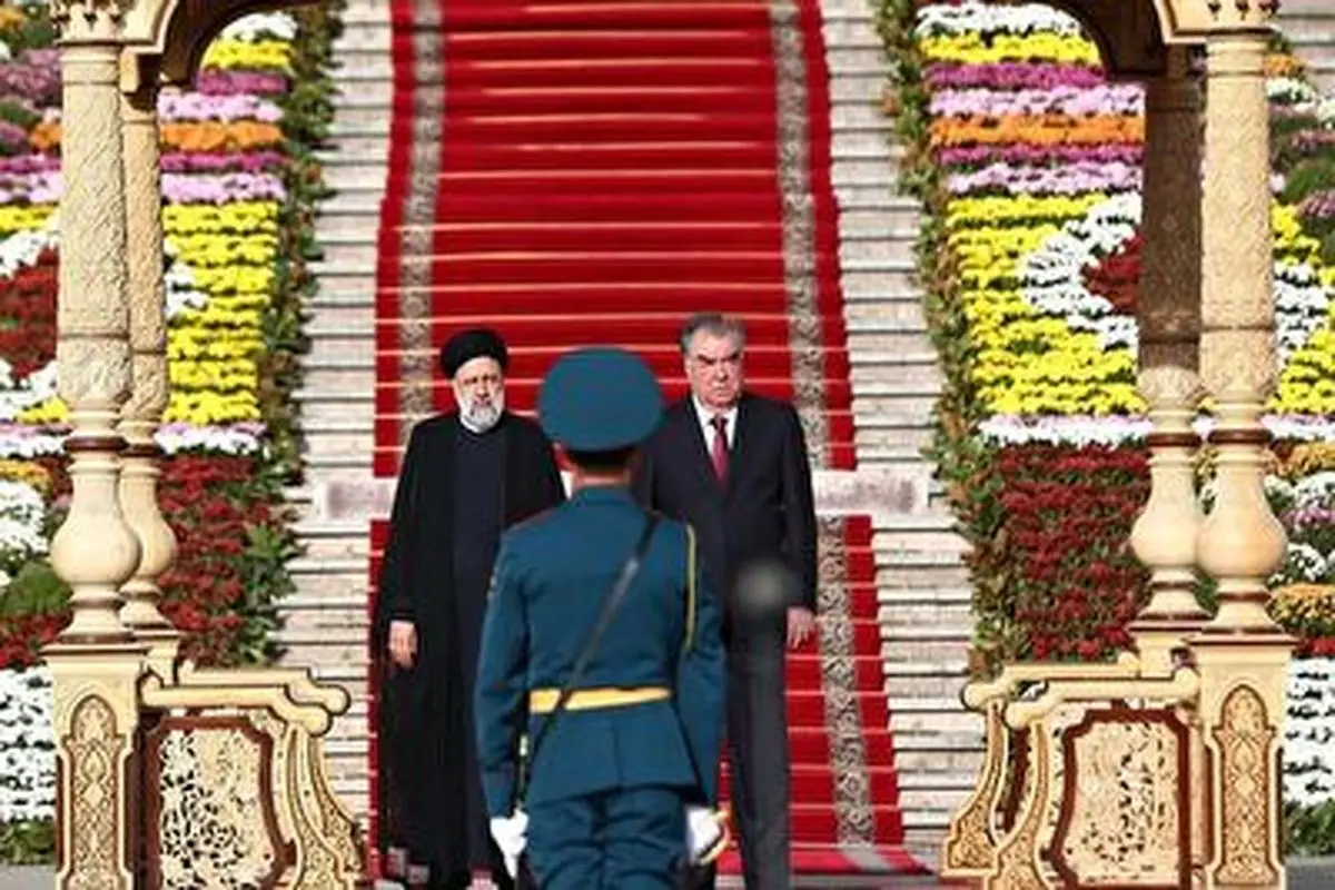 استقبال رسمی از رئیسی در کاخ ملت تاجیکستان+ فیلم