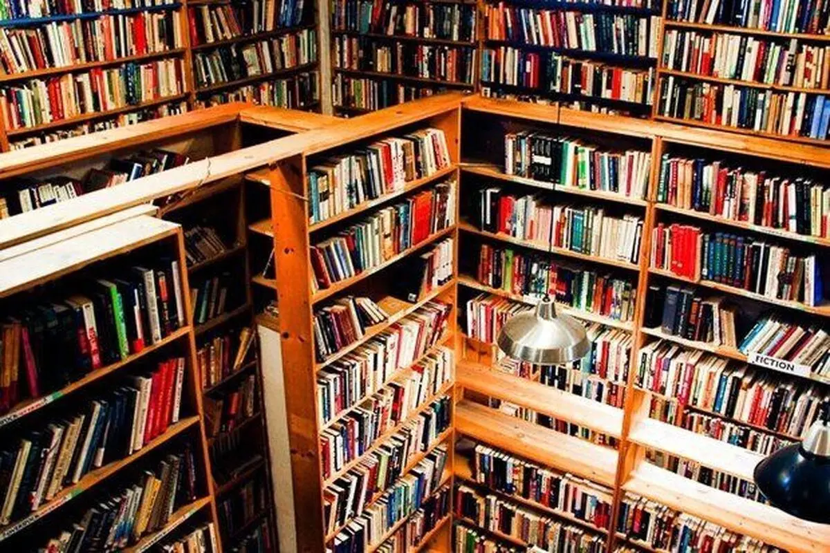 نوشته جالب این کتاب فروشی وایرال شد+ عکس