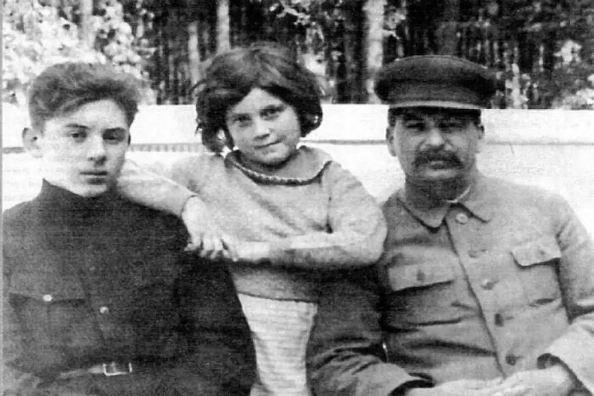سرنوشت غم انگیز و تراژیک فرزندان استالین + تصاویر