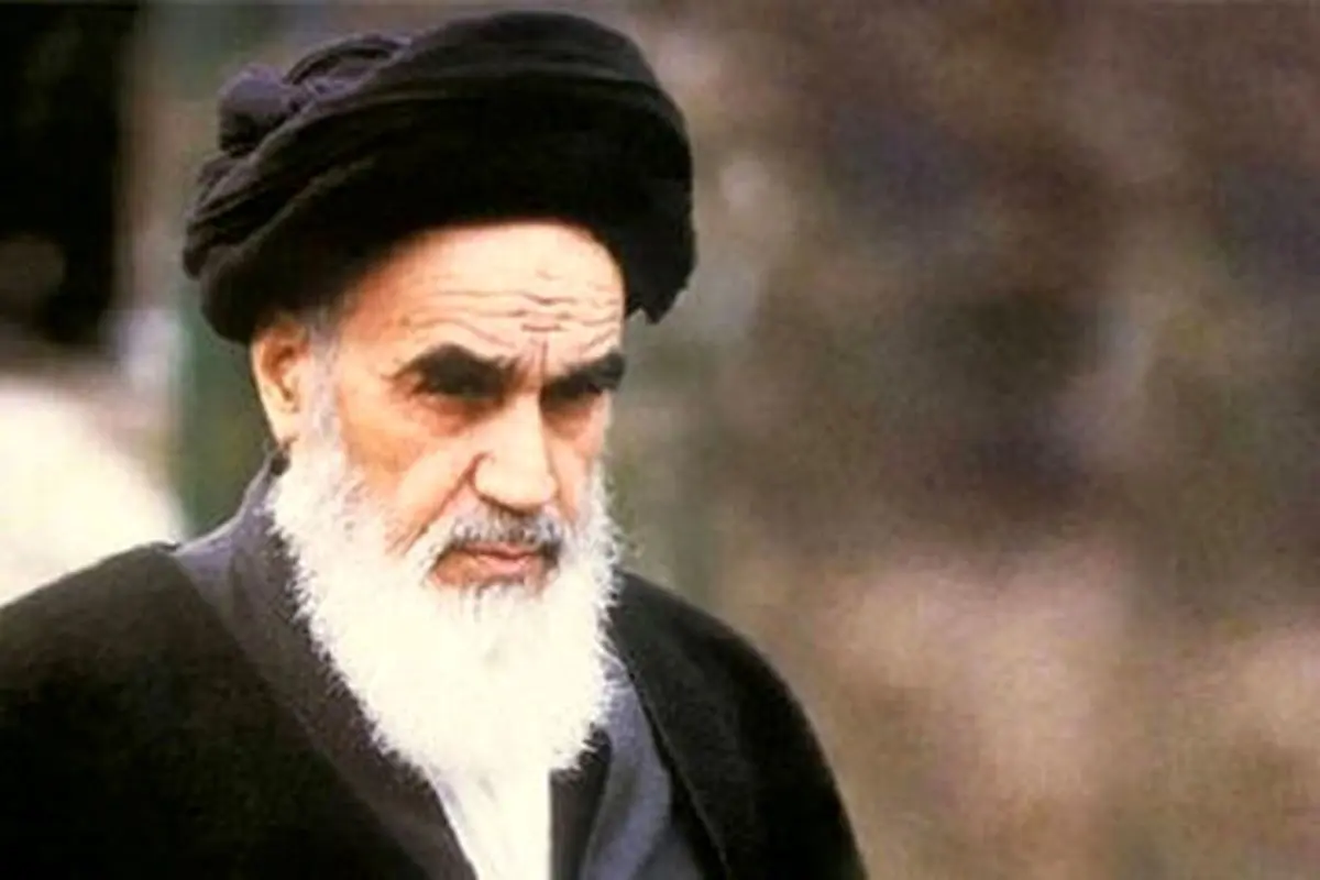 برادر امام خمینی(ره) با کت‌وشلوار و کراوات+ عکس