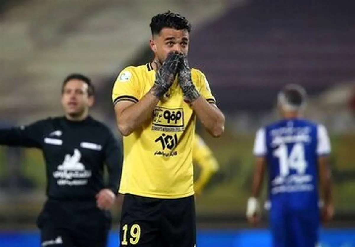 حرکت جنجالی نورافکن صدای کاپیتان پرسپولیس را در آورد!+ عکس