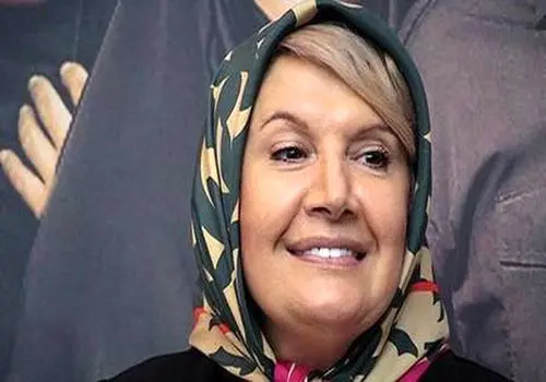 عکس های خانم  بازیگر پیشکسوت با لباس جنوبی