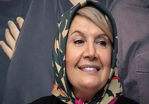 عکس های خانم  بازیگر پیشکسوت با لباس جنوبی
