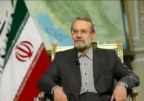 عکسی از شناسنامه علی لاریجانی در لحظه رأی دادن
