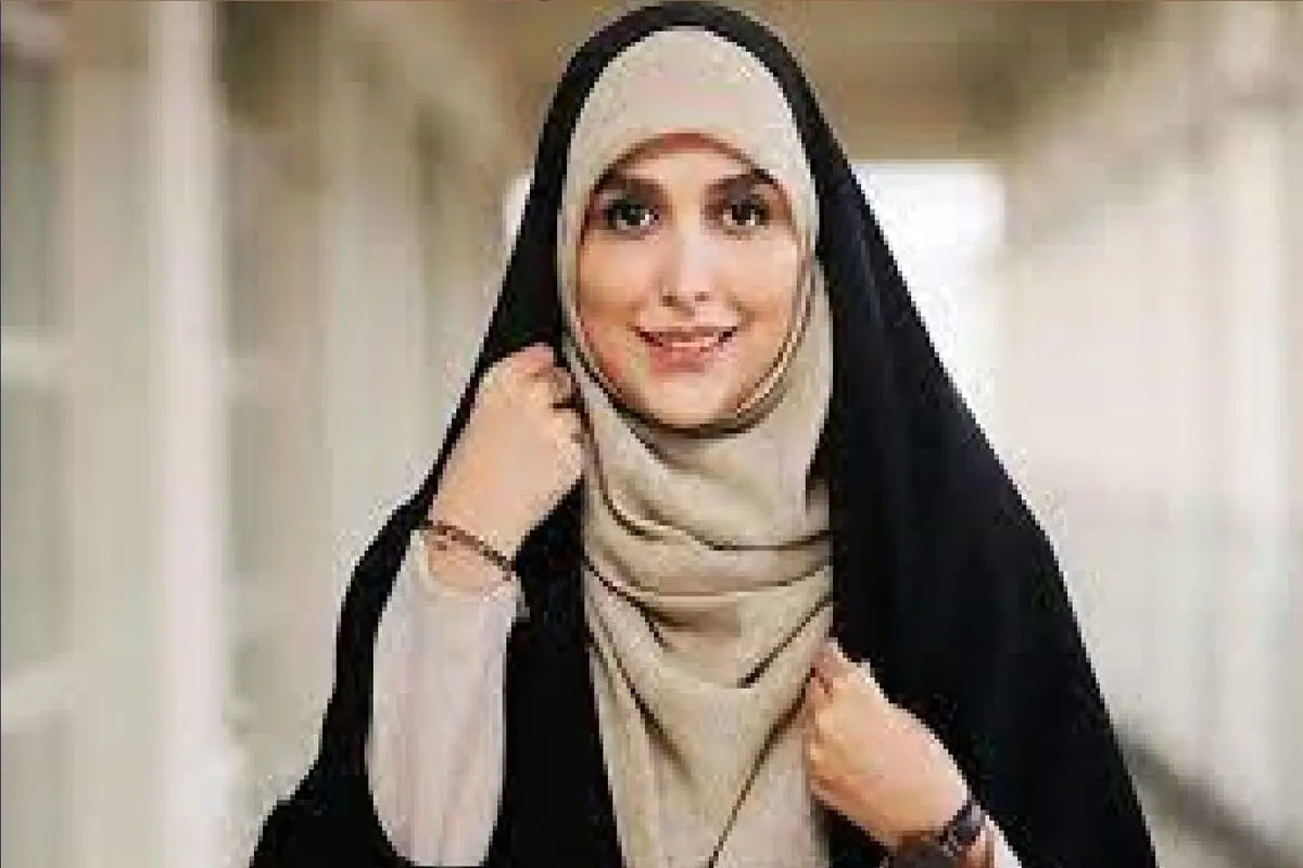 ژست خاص خانم مجری در پاریس+ عکس
