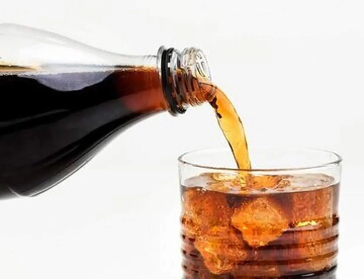 ۲۱ بلایی که مصرف نوشابه بر سر بدن می‌آورد