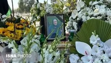 گریه‌های یواشکی همسر زویا امامی در مراسم خاکسپاری/عکس و فیلم 