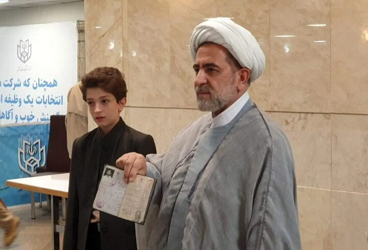 حضور مهدی شیخ در ستاد انتخابات وزارت کشور+ فیلم