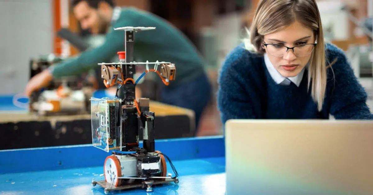 ۴ شغل کلیدی در عصر هوش مصنوعی؛ مسیرهای امن برای آینده شغلی