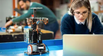 ۴ شغل کلیدی در عصر هوش مصنوعی؛ مسیرهای امن برای آینده شغلی