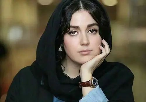 روایت افسانه پاکرو از رابطه خاصش با مادرش:«مامانم همه‌چیزش رو برای ما گذاشت»+فیلم