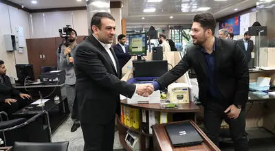 بازدید نجارزاده از برخی شعب انتقال یافته بانک سابق آینده به بانک ملی ایران/ استمرار بی وقفه خدمات به مردم و تمرکز بر مشتری مداری