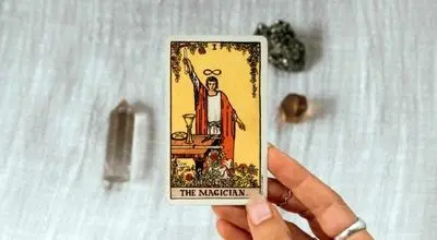 فال روزانه تاروت کبیر؛ پیشگویی آینده با فال تاروت شنبه 4 بهمن 1404