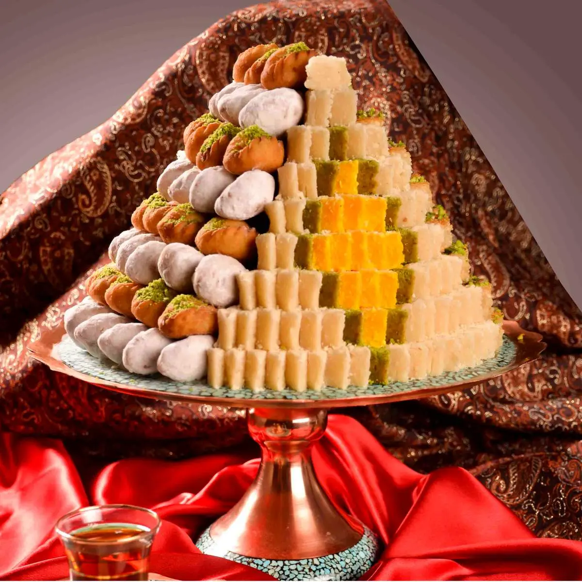 طرز تهیه شیرینی لوز یزدی مخصوص عید نوروز+ فیلم