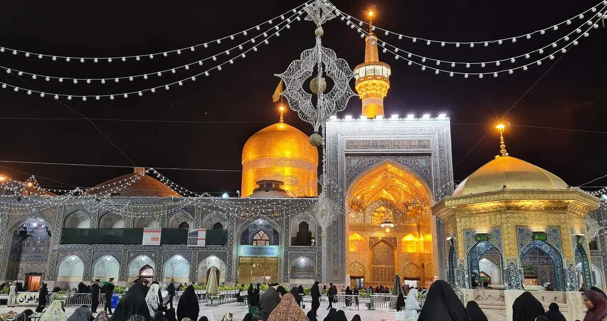 لحظه اعلام خبر شهادت سید حسن نصرالله در حرم مطهر رضوی+ فیلم