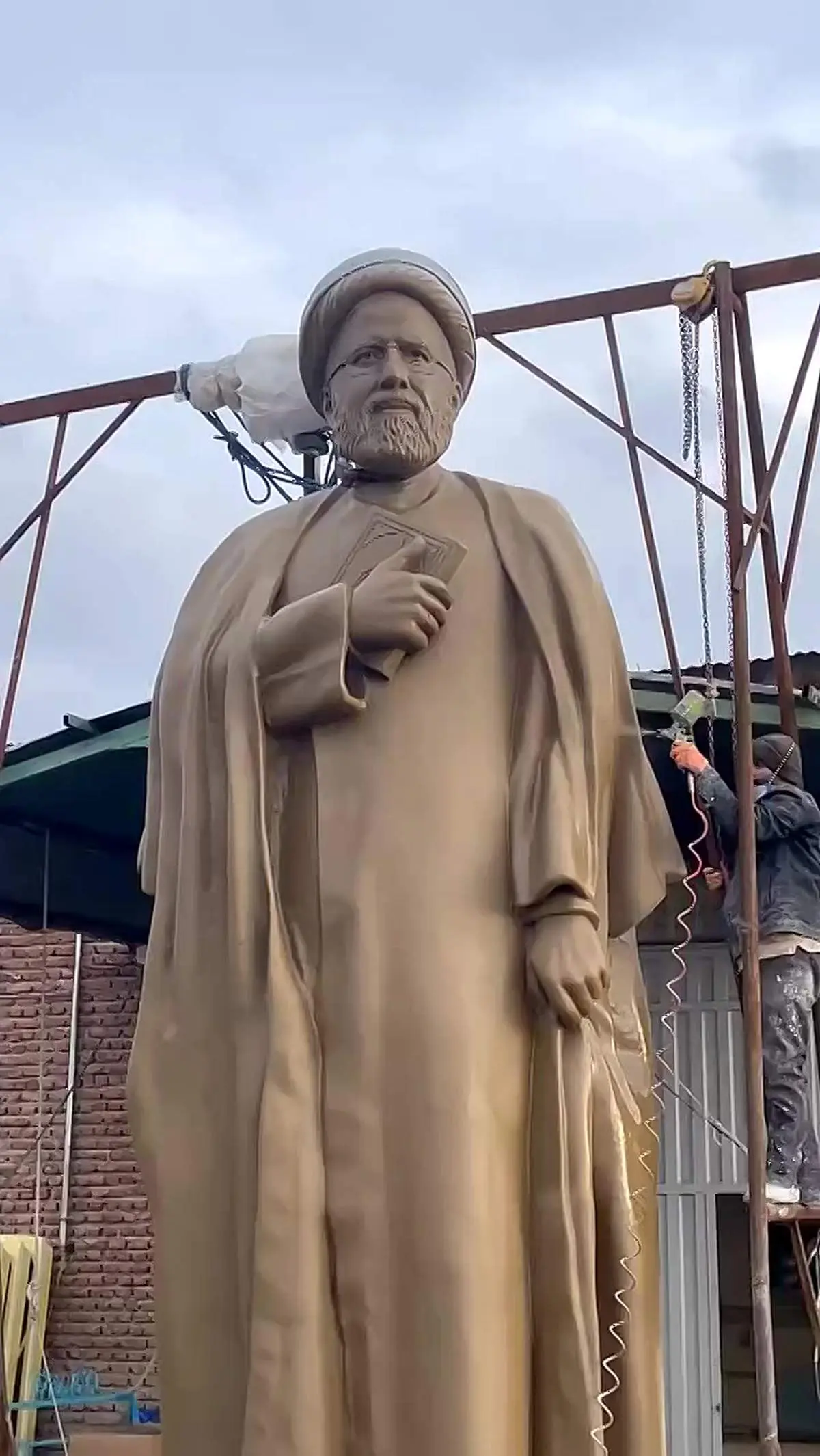  رونمایی از مجسمه مرحوم رییسی +فیلم