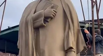  رونمایی از مجسمه مرحوم رییسی +فیلم