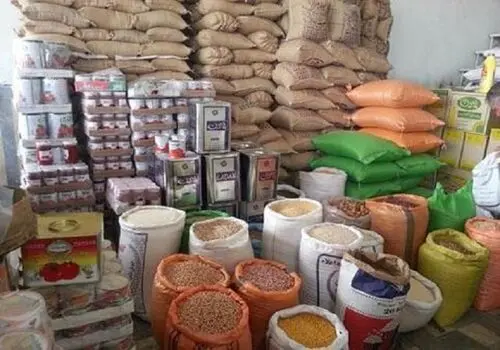سفره‌های خالی‌تر از همیشه؛ تورم خوراکی‌ها رکورد زد/ افزایش 255 درصدی قیمت لوبیا چیتی 