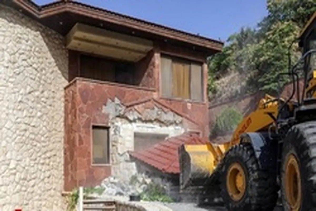 رفع تصرف ۵۰ هزار مترمربع از بستر رودخانه زایندهرود در باغبهادران/ تخریبویلاهاب متجاوز به بستر زایندهرود؛ از امروز