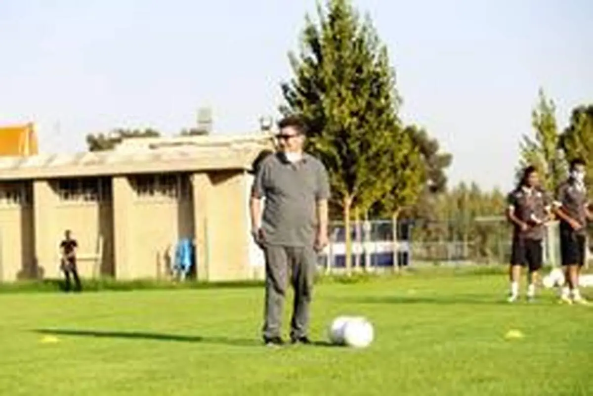ادعای قلعه‌نویی برای حضور در گل‌گهر:«هنوز تمام نشده‌ام!»