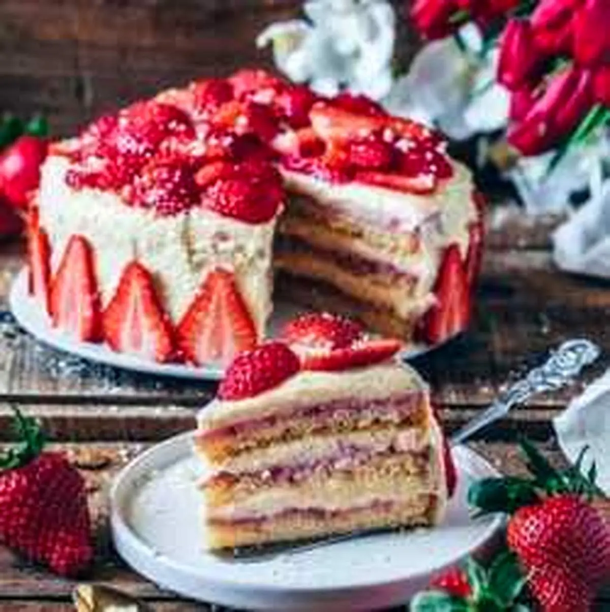 طرز تهیه کیک توت فرنگی