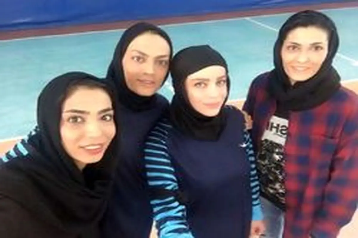 تیپ اسپورت «شراره رخام» درکنار خواهران منصوریان